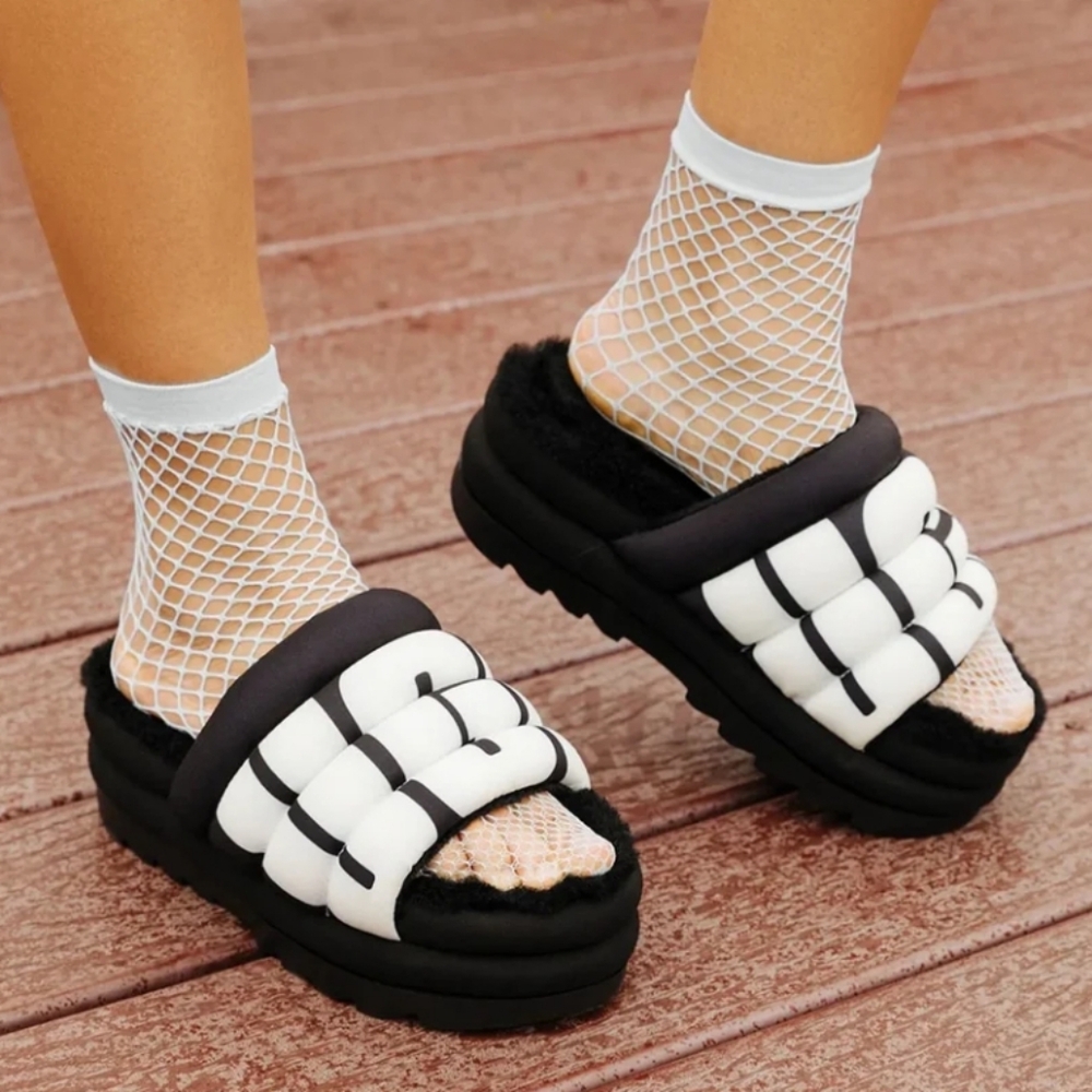 UGG Maxi Slide Logo Genuine Shearling Lined Sandals Size 8 Nwot
